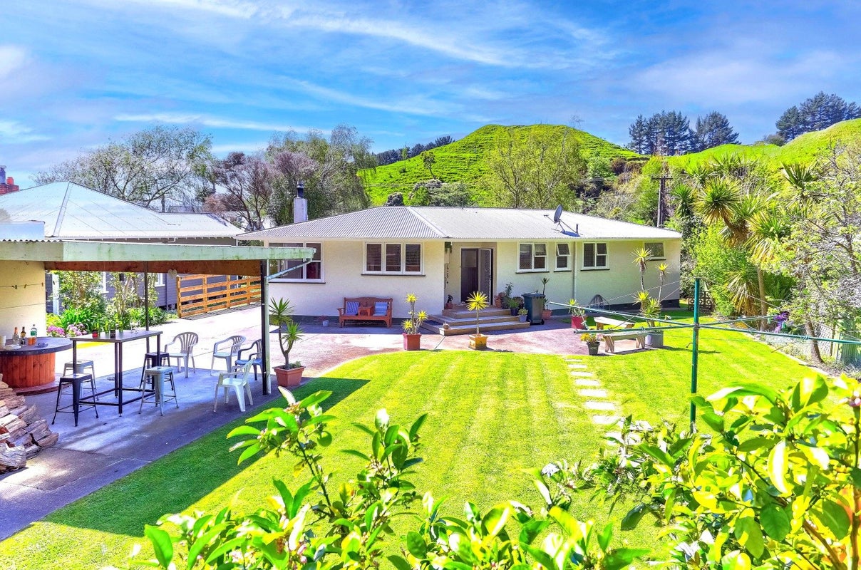 8 Turoa Road, Whanganui East, Whanganui - Carousel 1