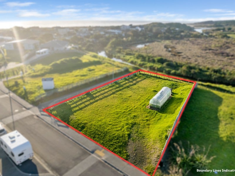 15 Seagrass Place, Otaki Beach, Otaki - Carousel 1
