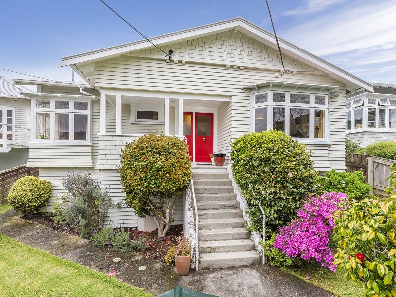 9 Richmond Avenue, Karori, Wellington - Carousel 1