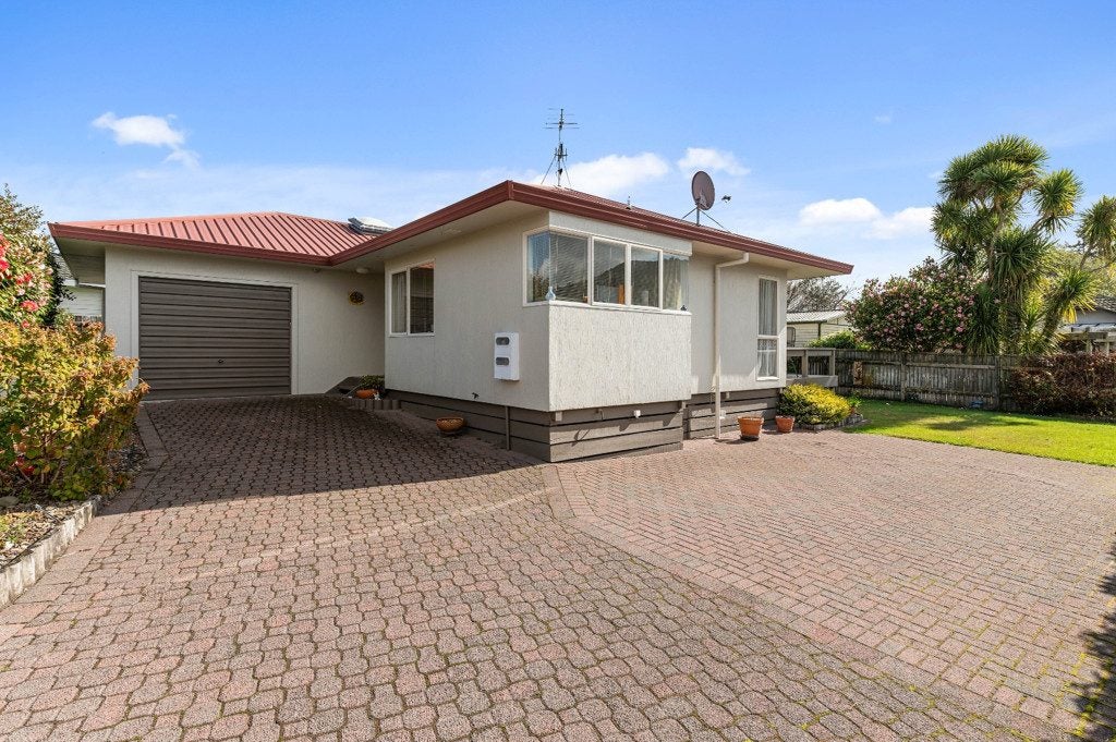 9B Barraud Place, Pukehangi, Rotorua - Carousel 1