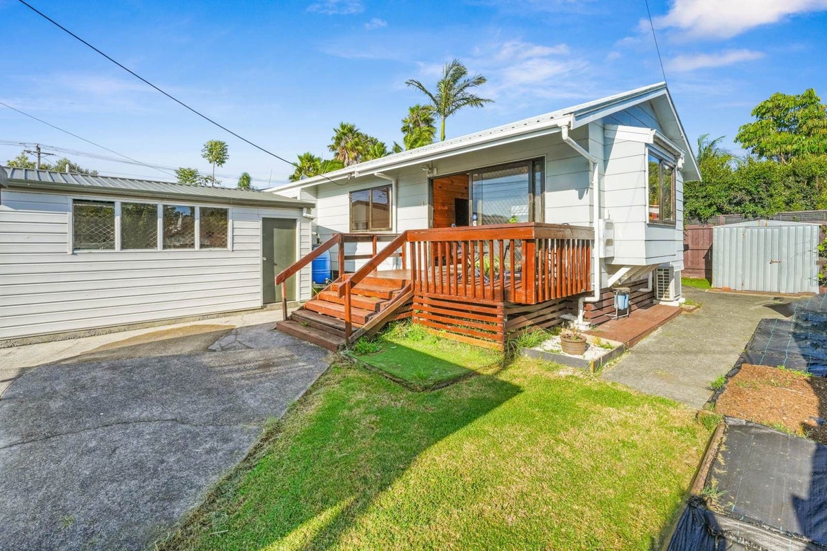 13A Ward Crescent, Te Atatu Peninsula, Auckland - Carousel 2