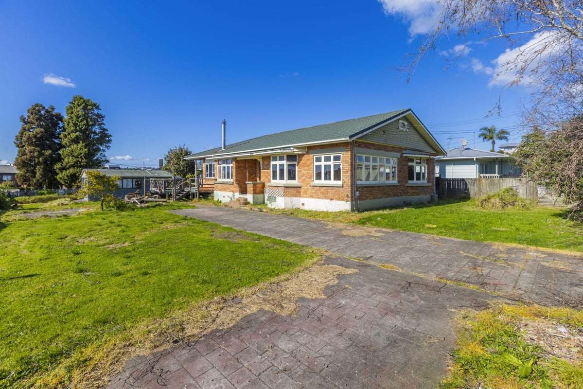 42 Astley Avenue, New Lynn, Waitakere City, Auckland - Carousel 2