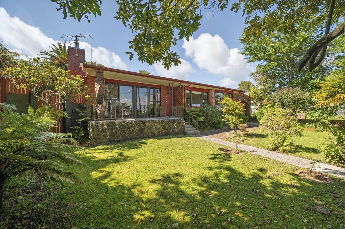 35 Reeve Road, Owhata, Rotorua - Carousel 1