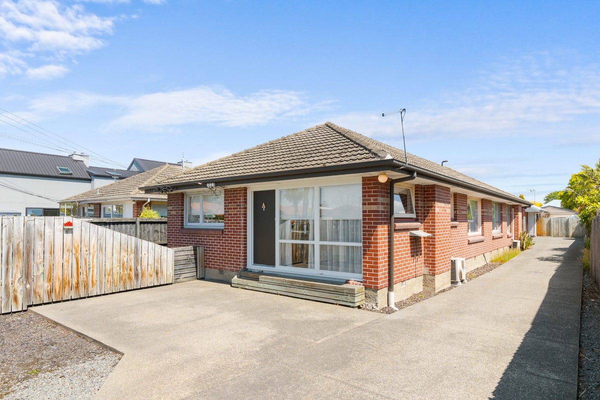 1/27 Hills Road, Edgeware, Christchurch - Carousel 1
