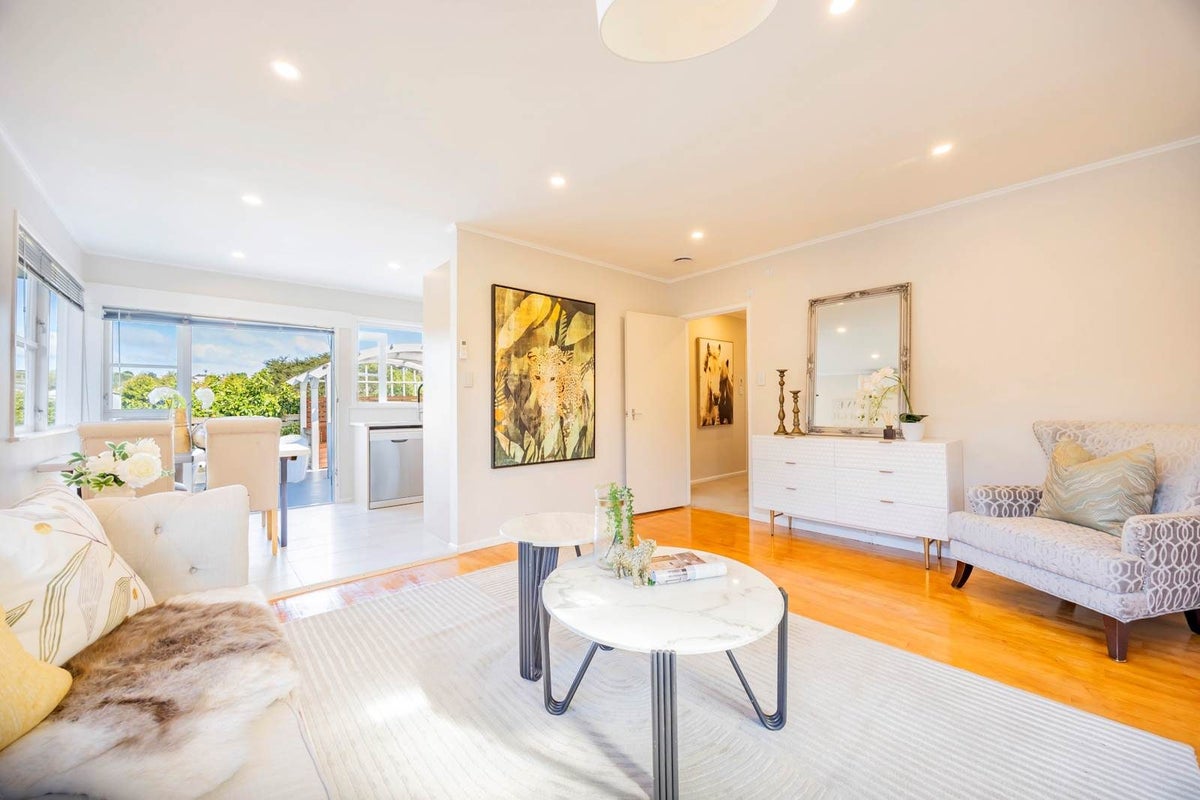 25 Compton Street, Hillcrest, Auckland - Carousel 1