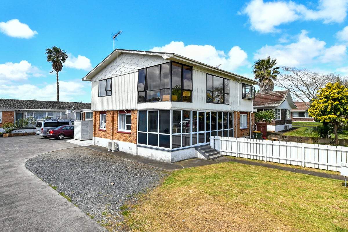 1/52 Great South Road, Papatoetoe, Auckland - Carousel 2