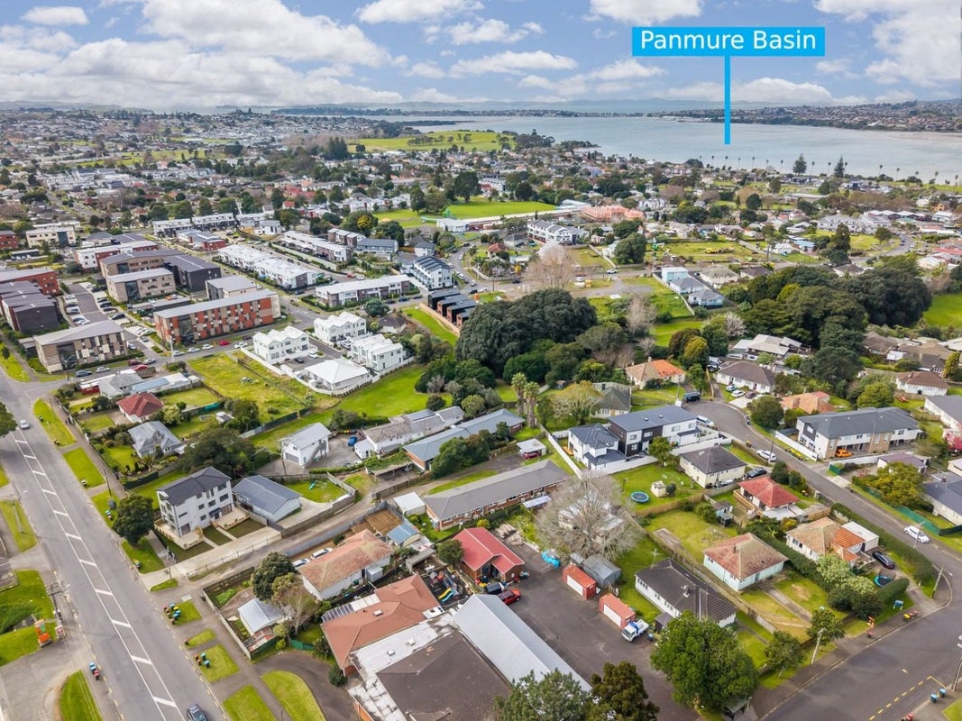 3/105 Pilkington Road, Panmure, Auckland - Carousel 24