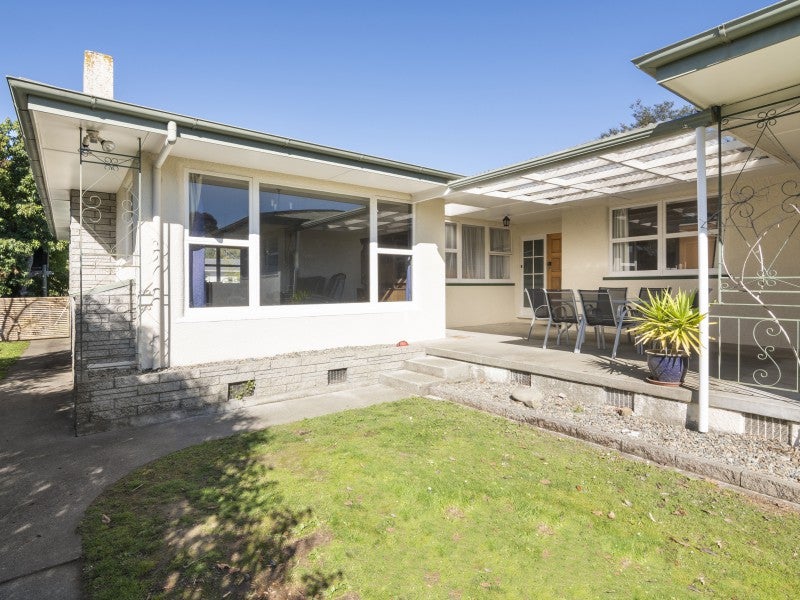 74 Whitby Road, Wakefield - Carousel 1