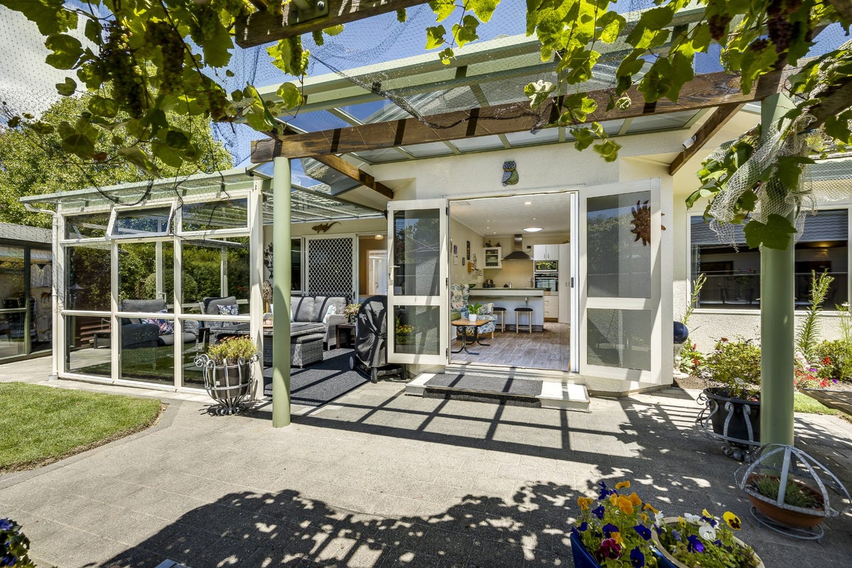 3 Sloane Place, Taradale, Napier - Carousel 2