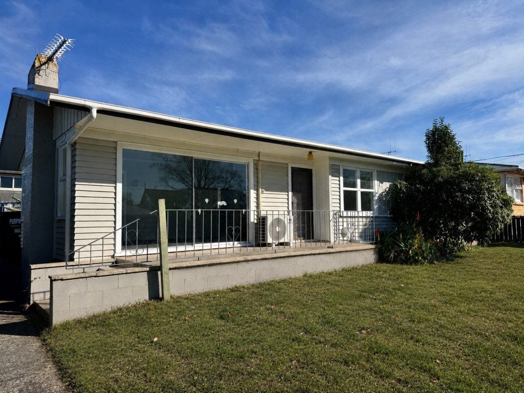 3 Sheridan Street, Silverdale, Hamilton - Carousel 1