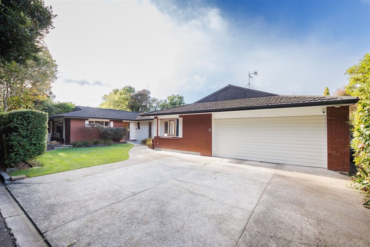 15 Long Melford Road, Awapuni, Palmerston North - Carousel 1