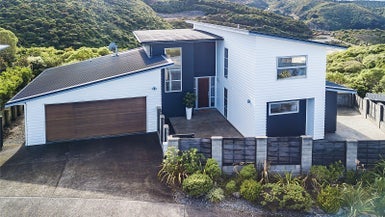 15 Bendigo Grove, Newlands, Wellington - Carousel 1