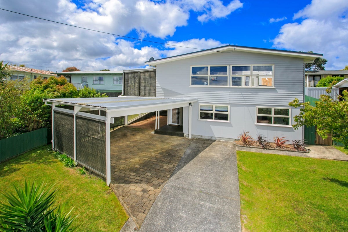 24 Drome View Place, Beach Haven, Auckland - Carousel 1