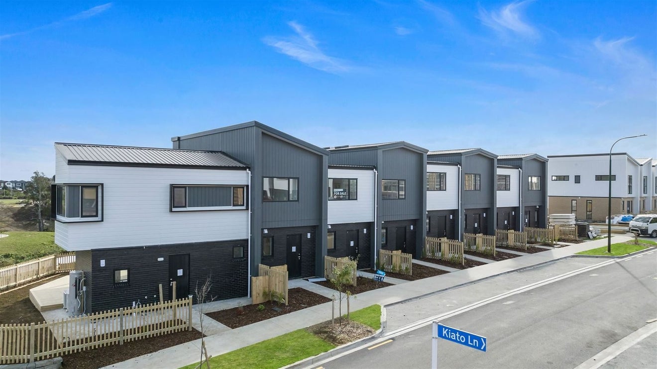 41 Rana Road, Flat Bush, Auckland - Carousel 1