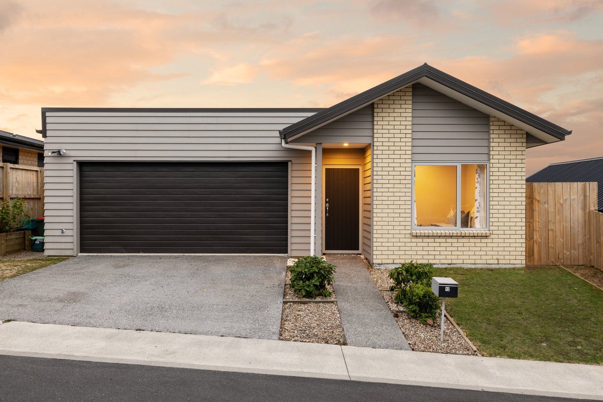 12 Taotahi Avenue, Dinsdale, Hamilton - Carousel 1