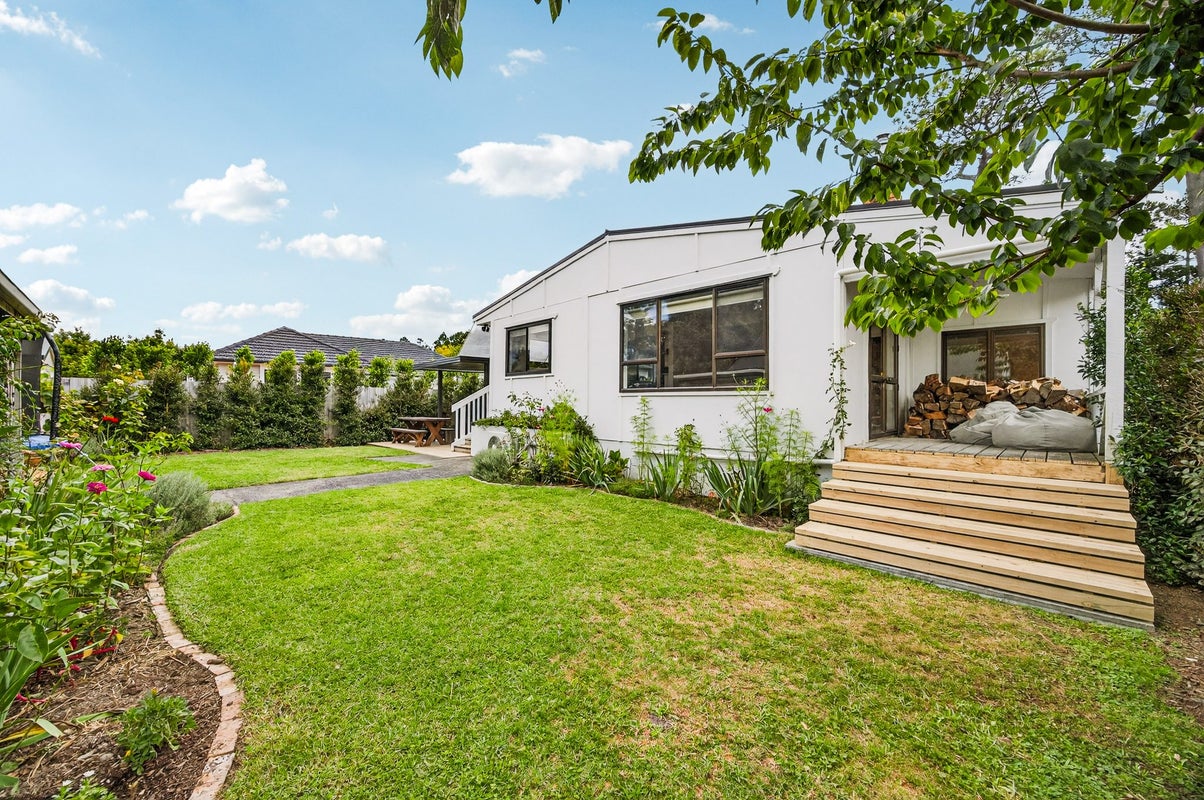 53 Cambridge Road, Riverhead, Riverhead - Carousel 1