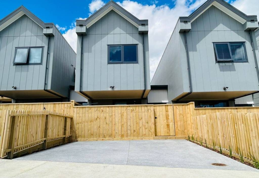 45 Otuwairoa Esplanade, Opaheke, Papakura - Carousel 13