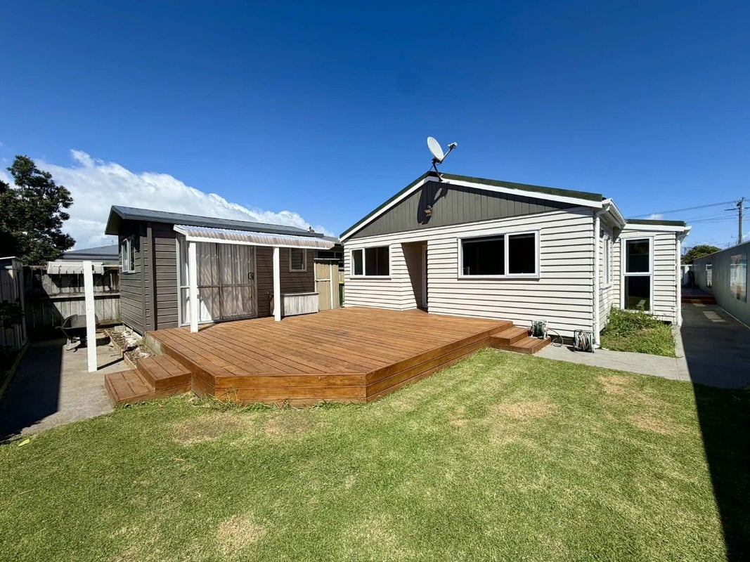 11 Ropiha Street, Fitzroy, New Plymouth - Carousel 2