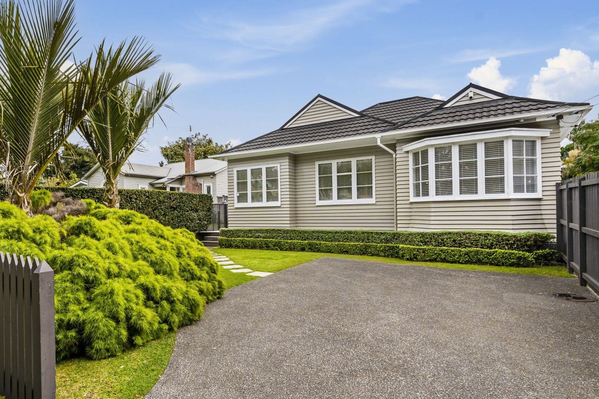 4 Irirangi Road, Greenlane, Auckland - Carousel 1