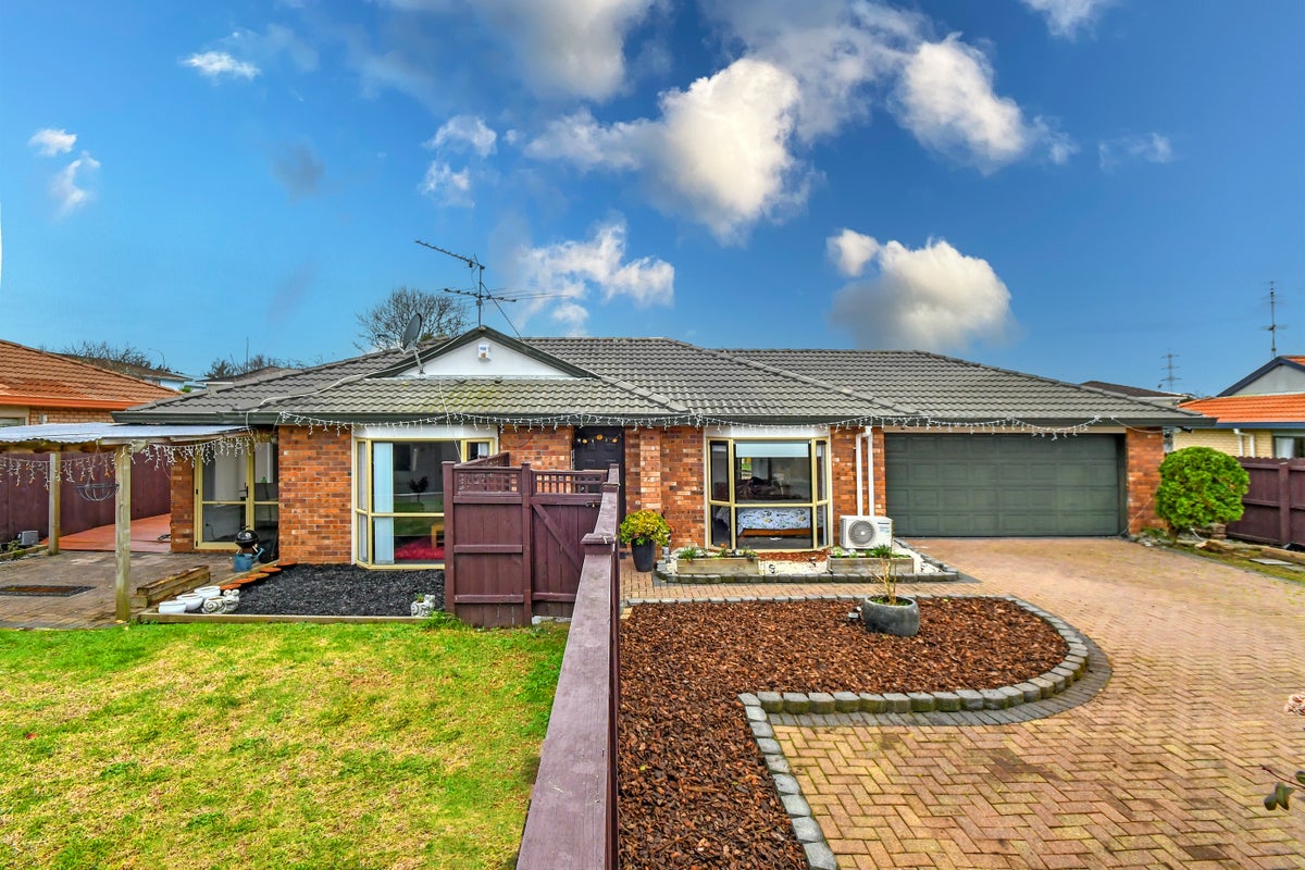 51 Sheriff Place, Randwick Park, Auckland - Carousel 1