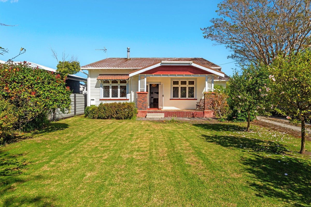 4 Gordon Street, Mangapapa, Gisborne - Carousel 1