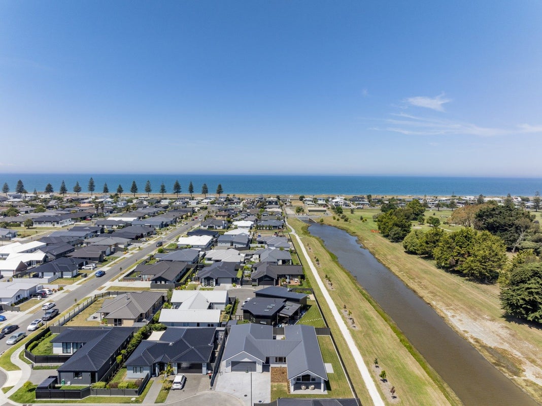 67 Hunter Drive, Awatoto, Napier - Carousel 36