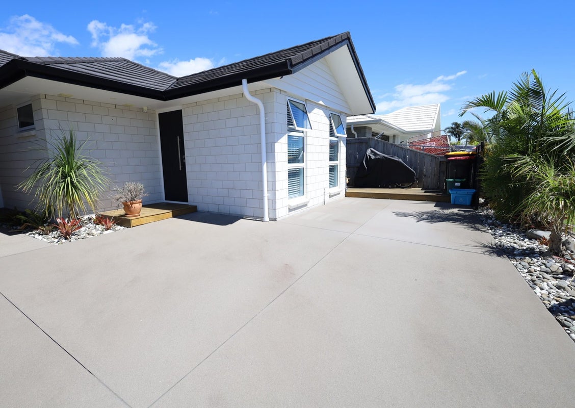 14 BILL MILLER DRIVE, Tauranga - Carousel 1