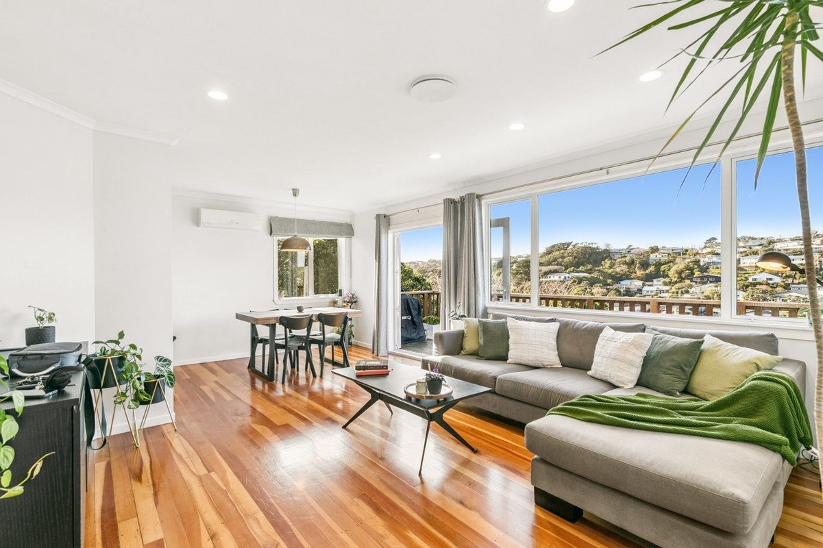 137 Ruskin Road, Newlands, Wellington - Carousel 2