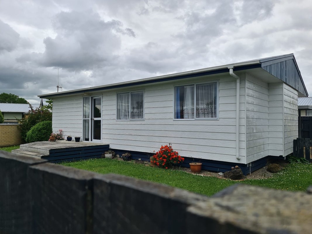 15 Dalwood Grove, Highbury, Palmerston North - Carousel 1