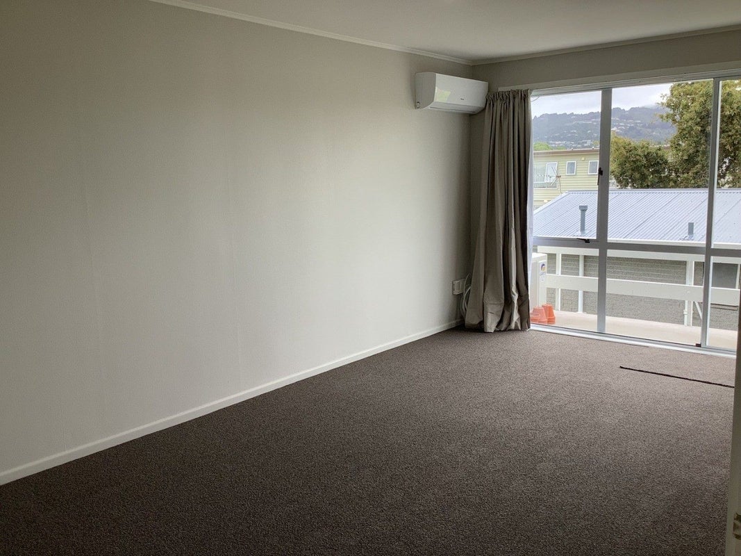 11/10 Trevethick Grove, Woburn, Lower Hutt - Carousel 2