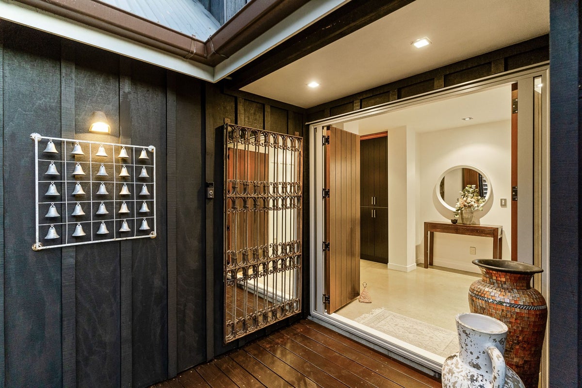 22 Medhurst Road, Bombay - Carousel 2