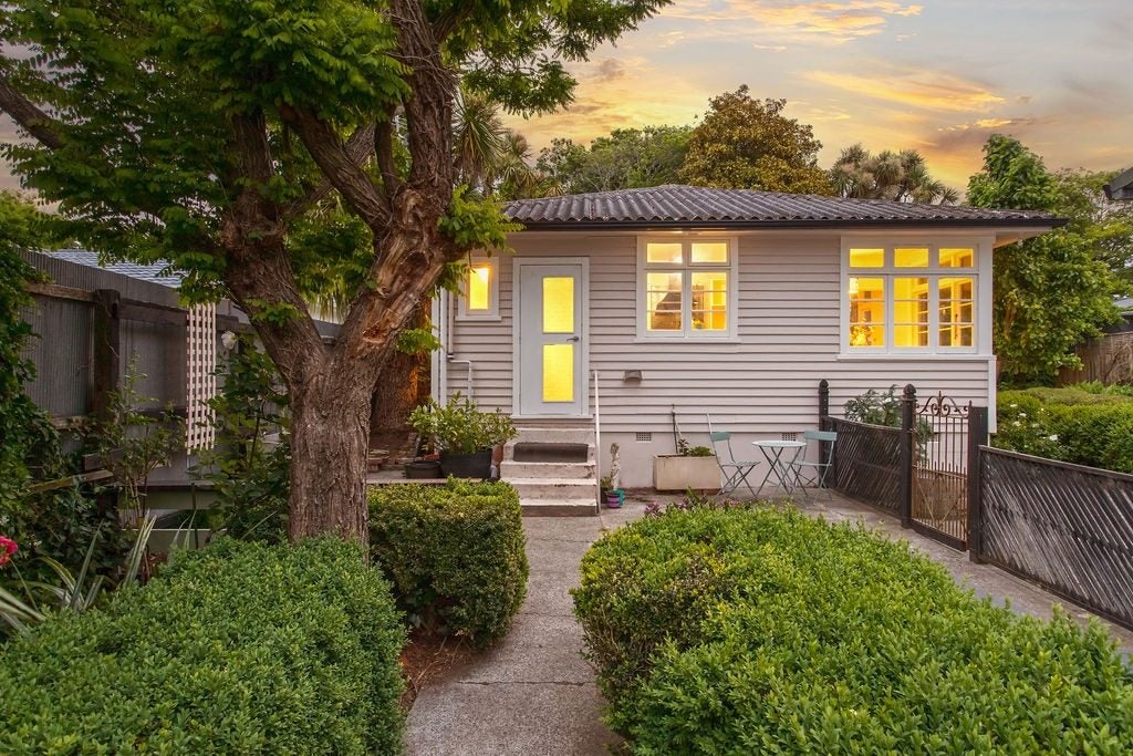 14 Scotston Avenue, St Albans, Christchurch - Carousel 15