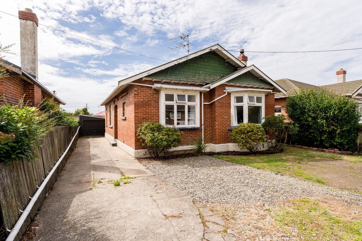 145 Fitzroy Street, Forbury, Dunedin - Carousel 1