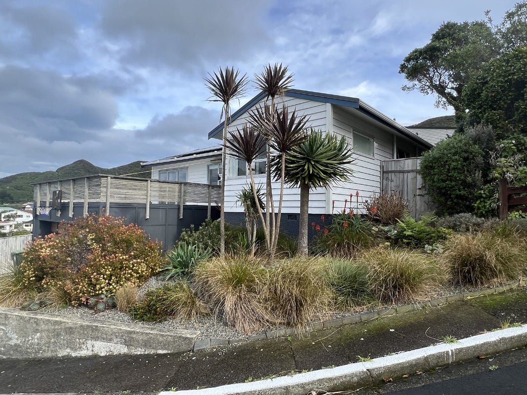 12 Buxton Avenue, Karori, Wellington - Carousel 1