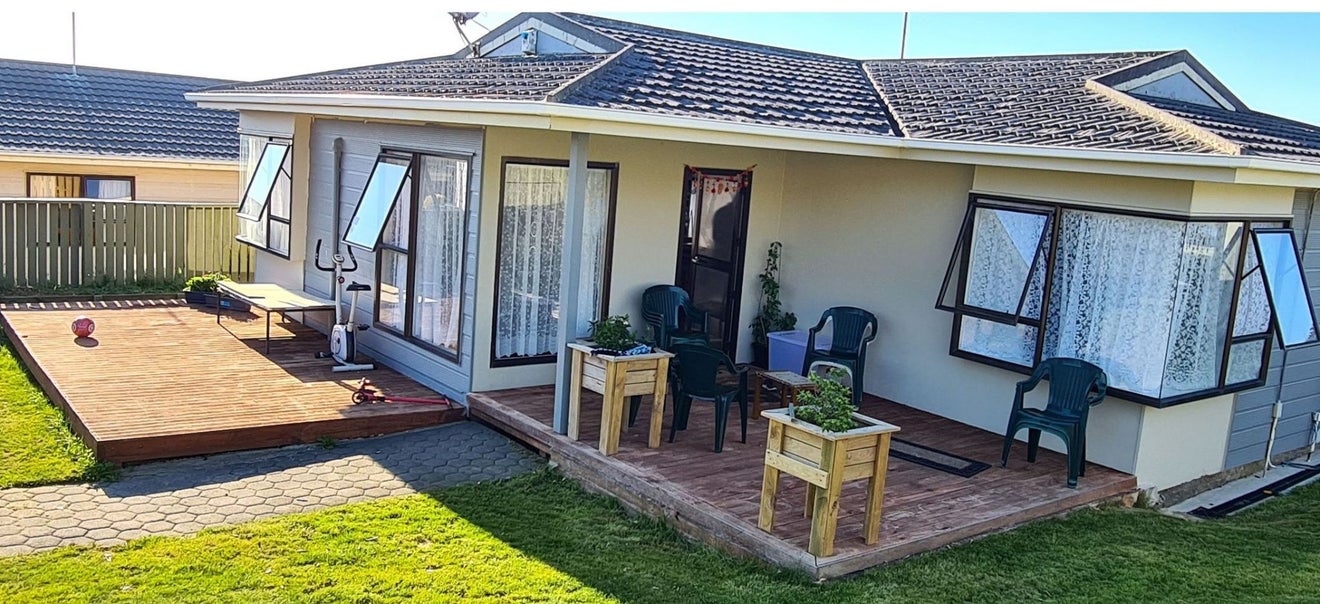 33 Woodridge Drive, Woodridge, Wellington - Carousel 1