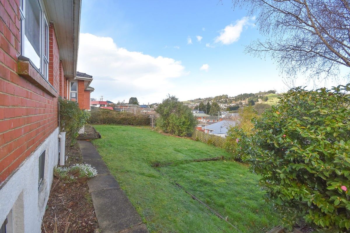 27 Waldron Crescent, Green Island, Dunedin - Carousel 17