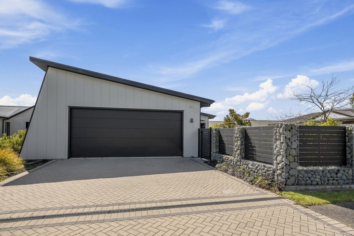 18 Lakemere Way, Kinloch, Taupo - Carousel 2