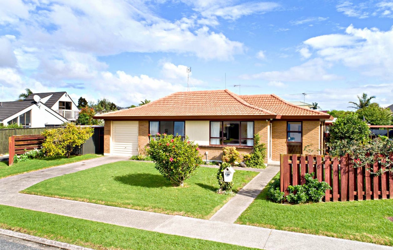 1/60 Vivian Wilson Drive, Eastern Beach, Auckland - Carousel 1