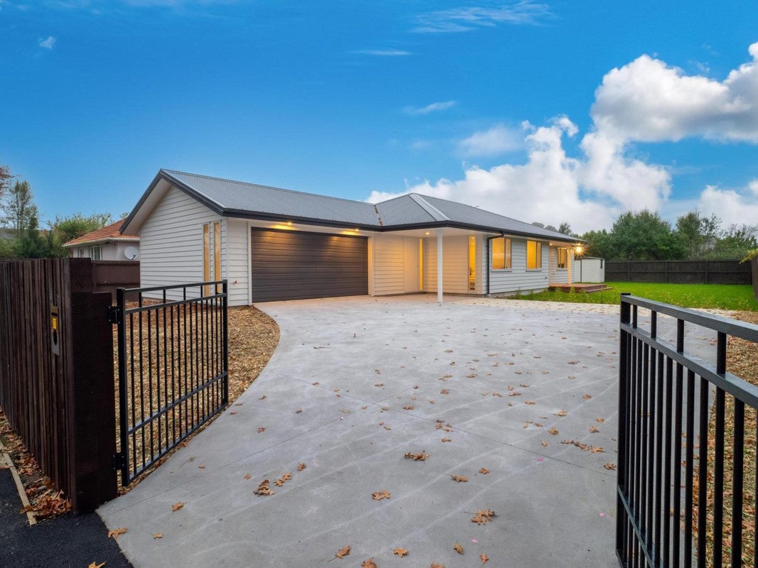 31 Emmett Street, Shirley, Christchurch - Carousel 1