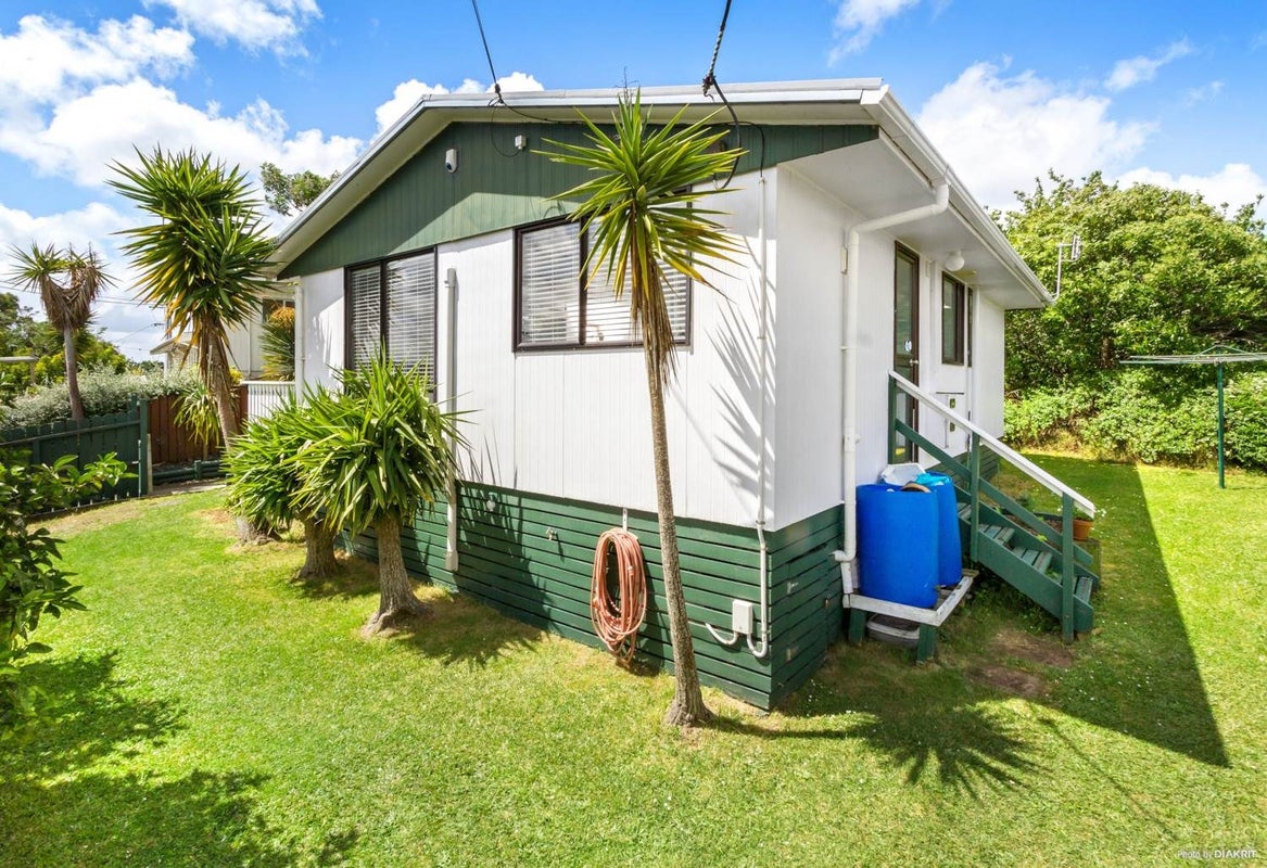 29 Abbotleigh Avenue, Te Atatu Peninsula, Auckland - Carousel 1
