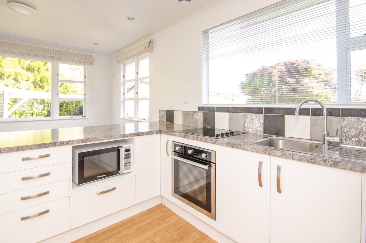 30 Kingston Street, Awapuni, Palmerston North - Carousel 2