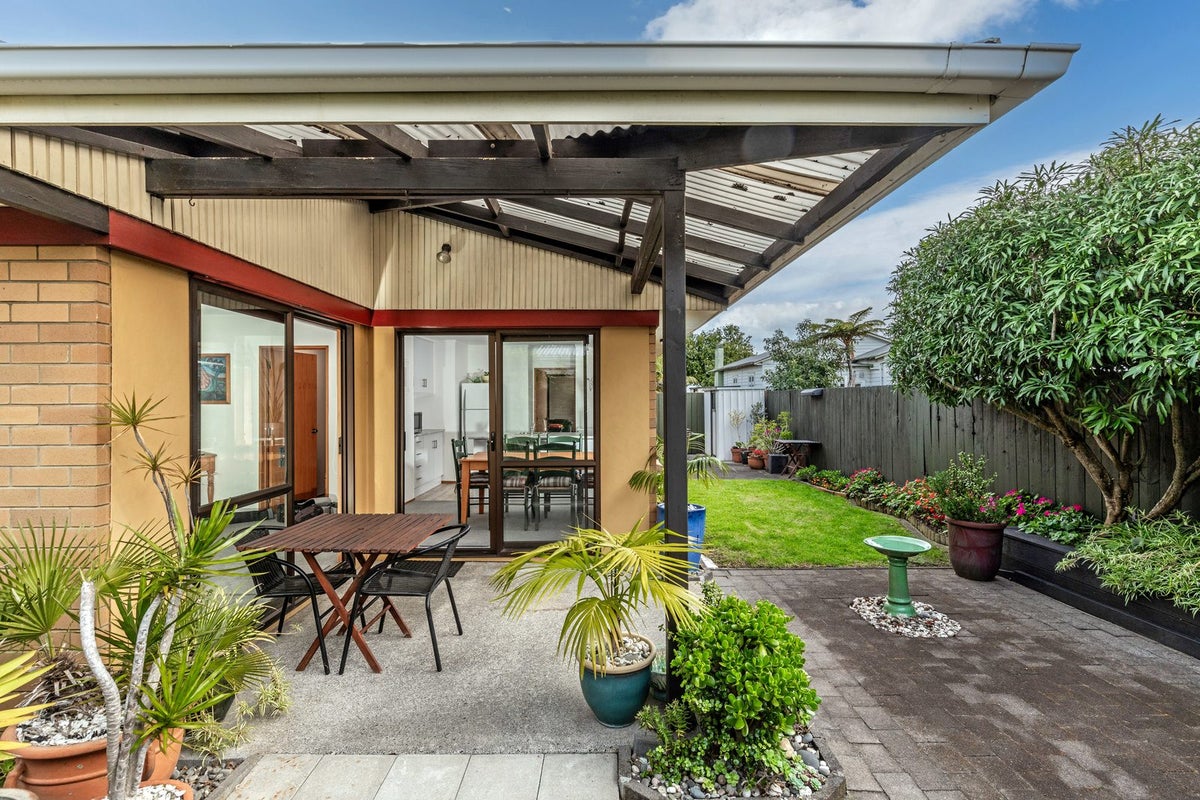 3/3 Aspen Street, Avondale, Auckland - Carousel 2