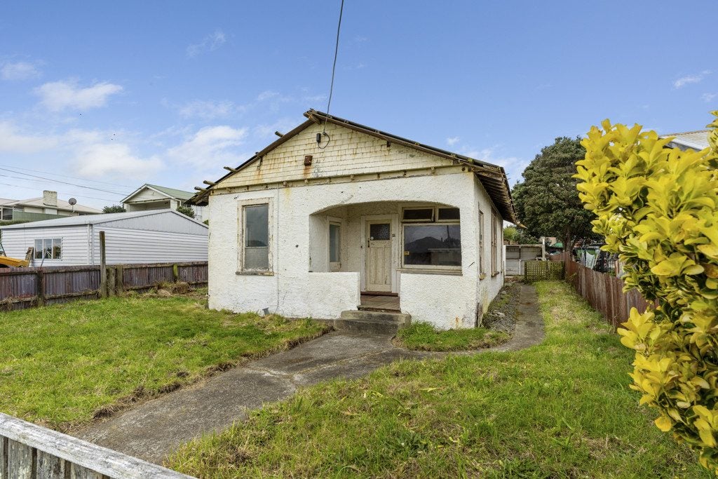 10 Matai Street, Castlecliff, Whanganui - Carousel 2