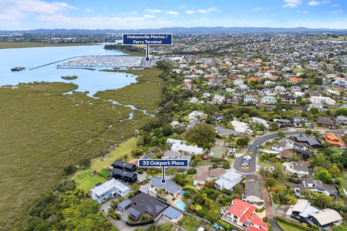 33 Oakpark Place, West Harbour, Auckland - Carousel 2