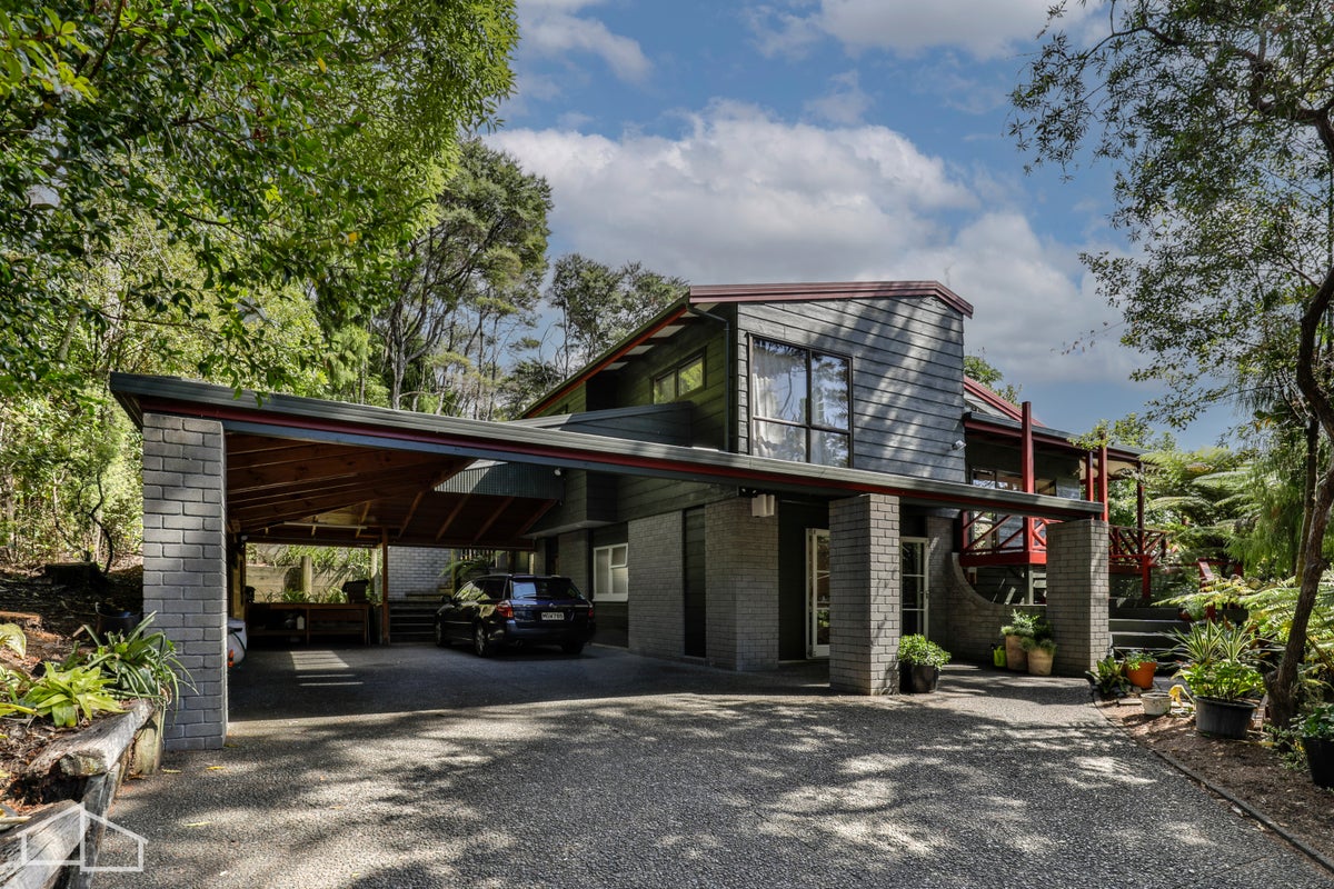 1 Kaurimu Rise, Titirangi, Auckland - Carousel 1