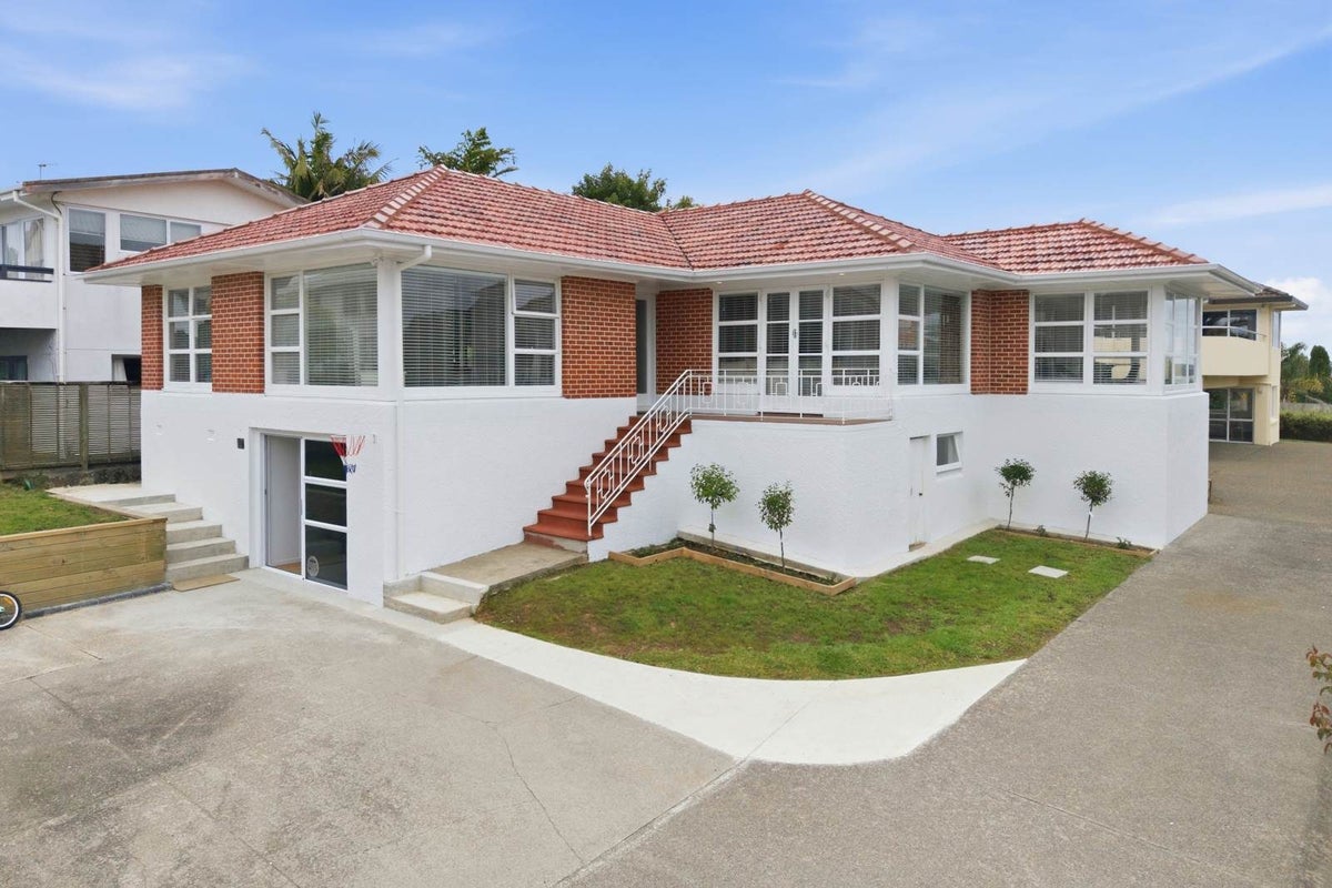 21 Devon Road, Bucklands Beach, Auckland - Carousel 31