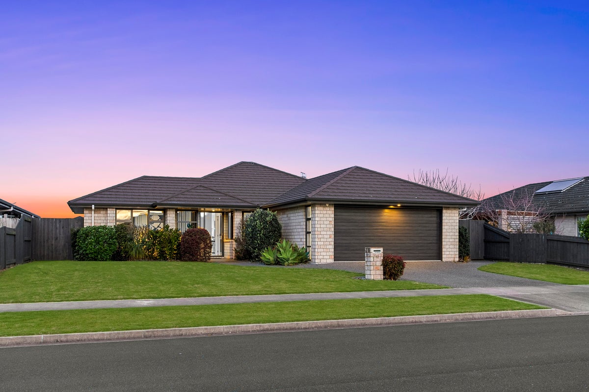 12 Lewknor Drive, Papamoa Beach, Papamoa - Carousel 2