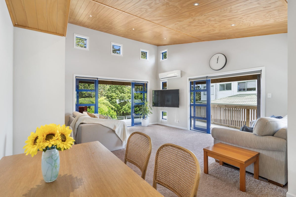 22 Capilano Place, Glenfield, Auckland - Carousel 1