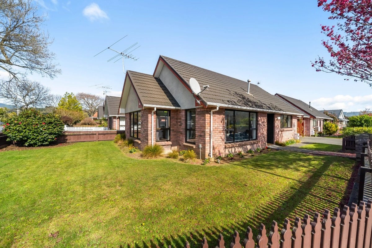 52 McParland Street, Ebdentown, Upper Hutt - Carousel 1