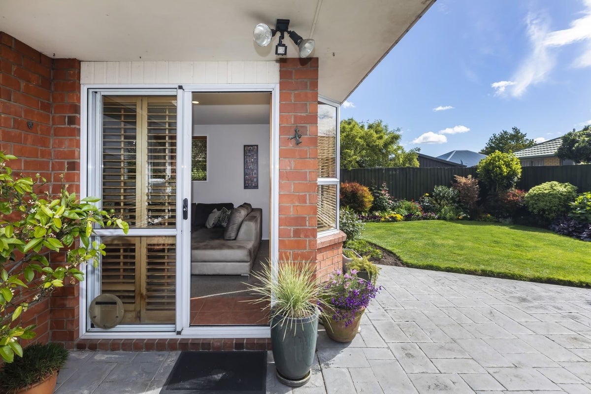 2/2 Granton Lane, Spreydon, Christchurch - Carousel 2